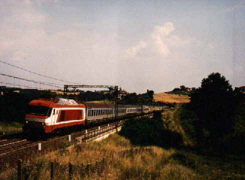 E402.015 sulla direttissima Firenze-Roma il 19.06.1995 - 137Kb