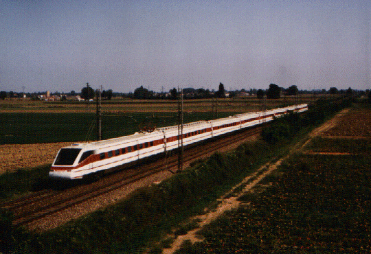 ETR 460 lungo la linea Milano-Bologna il 23.08.1996 - 156Kb