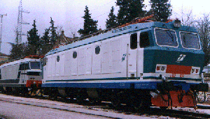 Vista globale dell'E 632 034 fotografata a Foligno il 12 Dicembre 1996 da Raffaele Bonaca