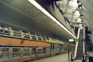 L'innovazione del mezzanino sospeso sopra i binari tramite tiranti a Porta Venezia - 22Kb