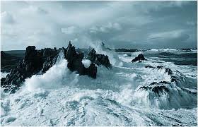 Ouessant. Le onde si infrangono sugli scogli