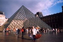 La Piramide del Louvre
